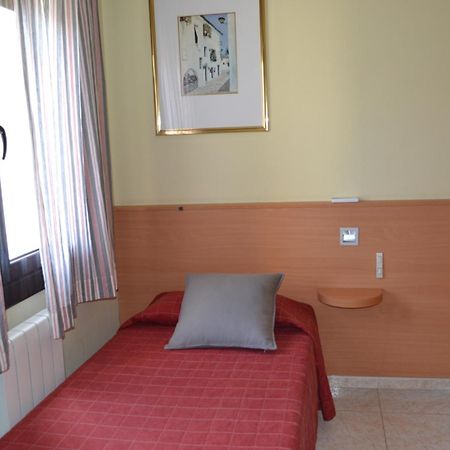 Hostal Bartis Figueres  Szoba fotó