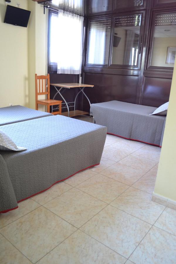 Hostal Bartis Figueres  Szoba fotó