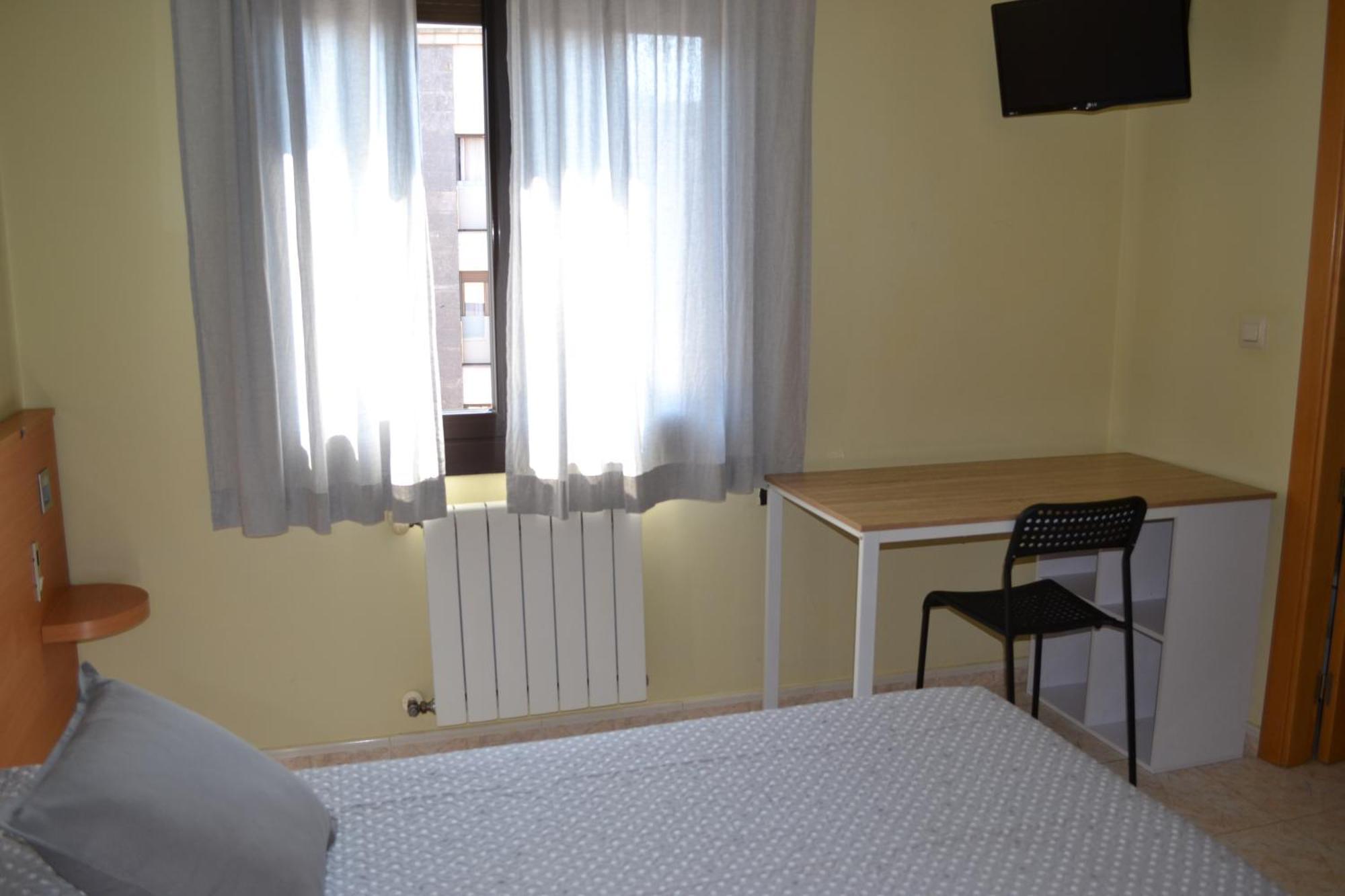 Hostal Bartis Figueres  Szoba fotó